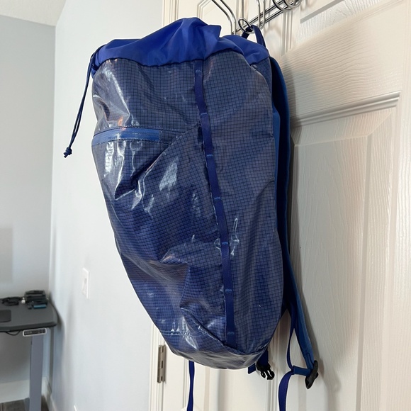 Patagonia Lightweight Black Hole Cinch Pack 20L Backpack Blue - Picture 4 of 8